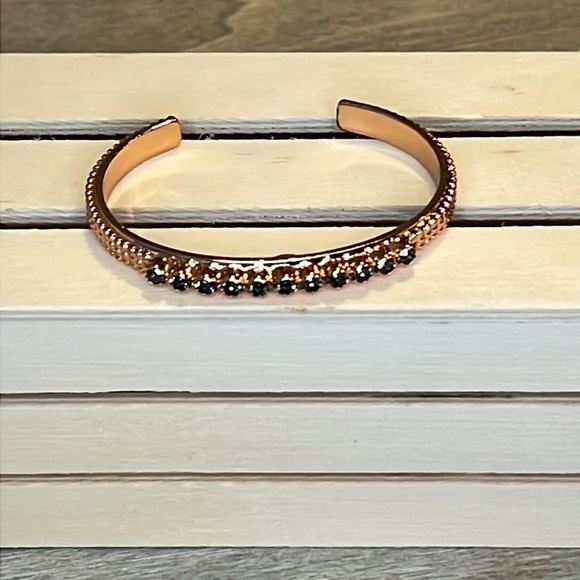 💝 price drop NWOT Sorrelli Rose Gold and Crystal cuff bracelet - Picture 5 of 5